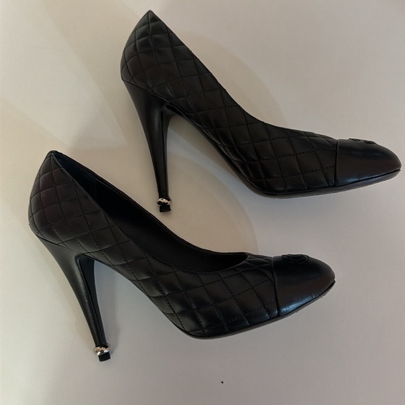 Chanel classic black pumps - Picture 5 of 7